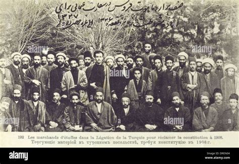 La Revolución Constitucional Iraní: Un Vistazo a la Lucha por la Democracia en Persia bajo la Liderazgo de Ziaeddin Tabatabaee